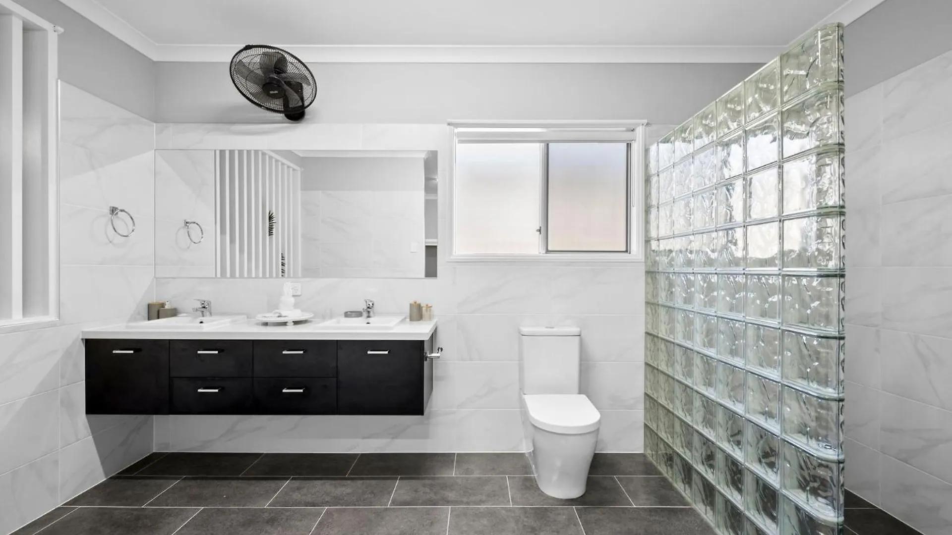 Sunset House At Pelican Waters Feriehus