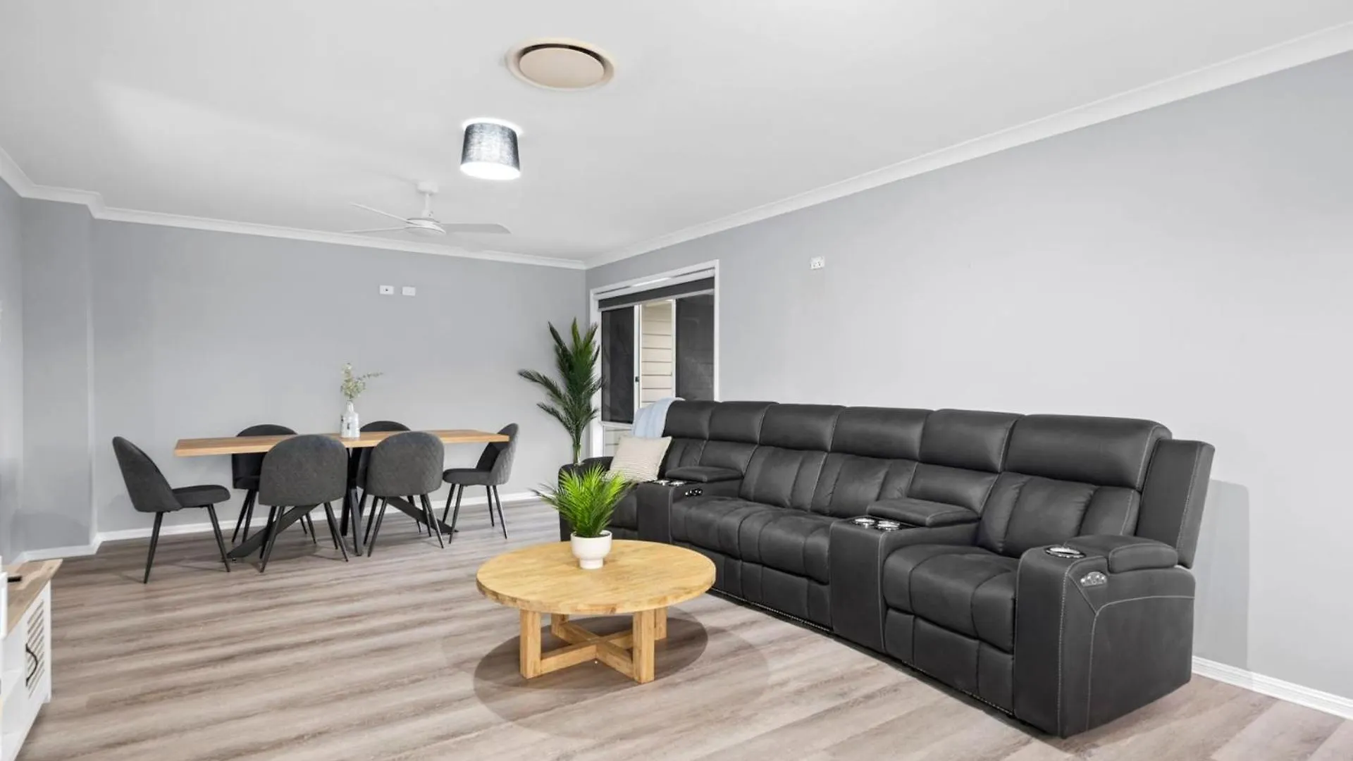 Sunset House At Pelican Waters Ferienhaus